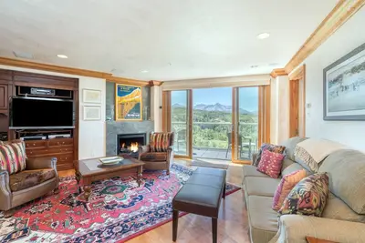 Image de Beau et élégant Penthouse de 2 chambres