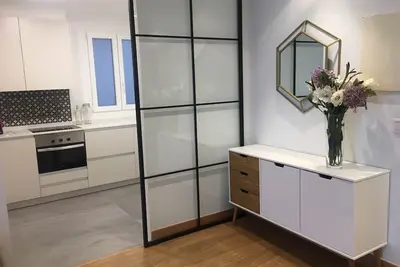 Image de Appartement récemment rénové à Antiguo à distance de marche de la plage d'Ondarreta