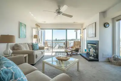 Image de Tre Sorelle: 3 Br / 3 Ba duplex - 1 côté à Carolina Beach, 6 personnes