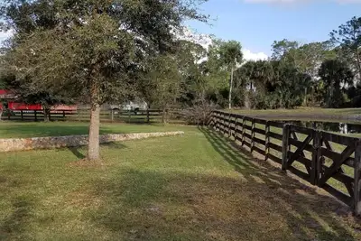 Image de Belle cabane en rondins de 5 chambres sur 100 acres avec piscine, près d'Orlando