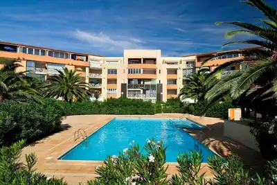 Image de Appartement 58m2 avec piscine sur place à 50m de la plage!