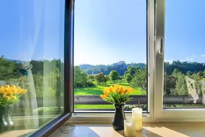 Image de Appartement moderne et confortable avec grand balcon et vue splendide sur le château de Bled
