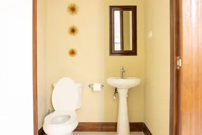 Image de Luxe 2 Br Apt près de Devon House et New Kingston w / Pool, Ac, Netflix