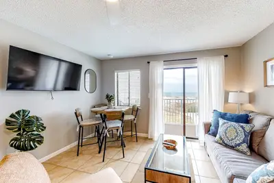 Image de Nouvelle liste! Condo face au golfe avec piscine et bain à remous communs, accès à la plage!