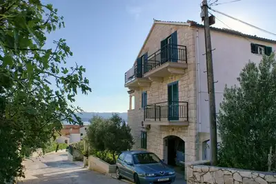 Image de Appartement d'une chambre avec le balcon et la vue sur le mer Bol, Brac (A-2926-c)