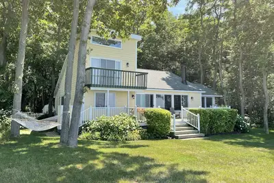 Image de Lakefront Cottage w / plage privée et coucher de soleil!