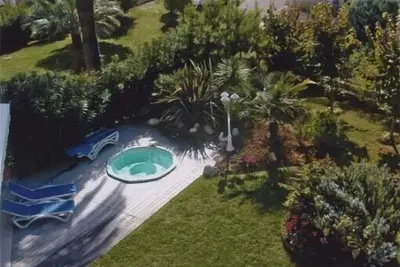 Image de Rare à Juan F2 + Véranda Rdj centre ville, jacuzzi privatif
