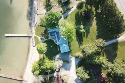 Image de Directement sur St. Lawrence, avec plage privée et amarrage de bateau Gratuit et Wifi!