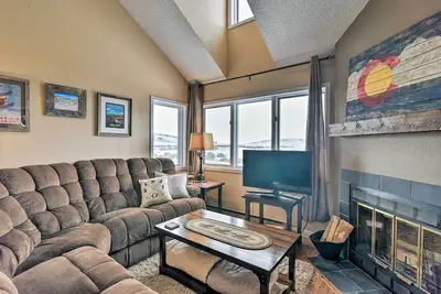 Image de À pied de la remontée mécanique de Mtn-View Granby Ranch Condo!