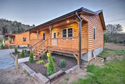 Image de Nouveau! Bryson City Cabin sur Tuck. River + Fire Pit!