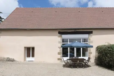 Charmant Gîte avec Piscine, Jardin et Jeux Enfants près de St Pourçain\/Sioule