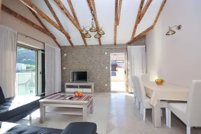 Image de Appartement de 3 chambres avec vue latérale sur la mer