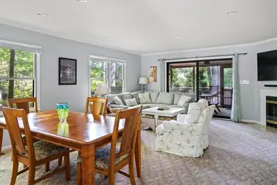 Image de 3br 2. 5ba Townhome 12 Min Ă pied de la plage ou de la ville