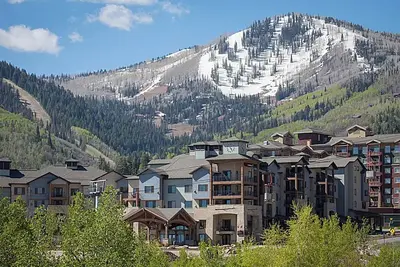 Image de Nouvelle liste! Rare Park City Canyons Penthouse avec Loft et deux chambres à coucher!