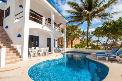 Image de Grande maison abordable sur une plage de sable vierge Ă Akumal. Louer 4 - 7 chambres