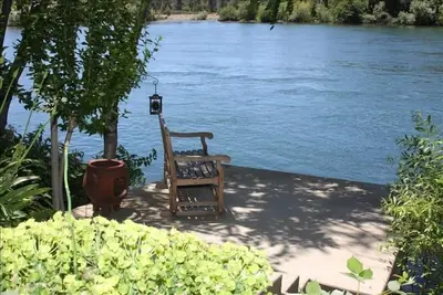 Image de Cottage sur la rivière Sacramento dans la ville de Redding