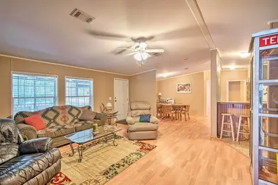 Image de Nouveau! Homosassa Home w \/ Fire Pit - 1, 5 Km de la rivière!