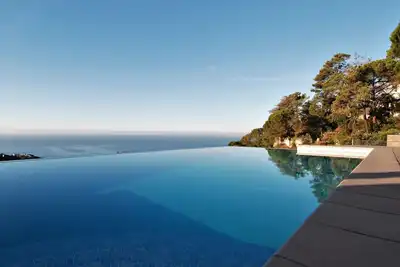 Image de Villa with guest house, pool, jacuzzi and fantastic sea views! New: Outdoor kitchen