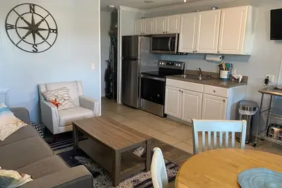 Image de Condo mignon, confortable et confortable Downtown Ocmd - 5th & St Louis