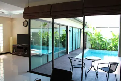 Villa avec piscine privée près de la plage de Naiharn
