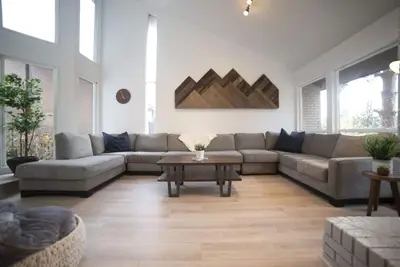 Image de 5 Bed 3 Bath * Location de vacances de ski *