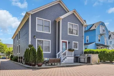 Image de Nouveau duplex moderne à Asbury, deux pâtés de maisons de la plage et du trottoir! Stationnement hors rue!