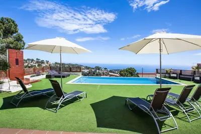 2bra01 - Maison avec piscine privée et vue imprenable sur la mer située près de la plage