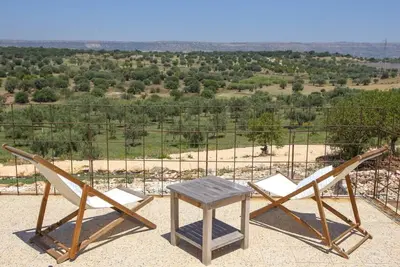 Image de La terrasse des olives - Bouganville Cottage