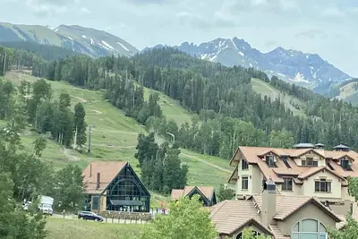 Image de Excellent emplacement Trois chambres Ă Mountain Village Core