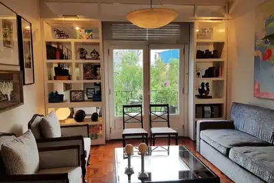 Image de Bel appartement avec balcon français.