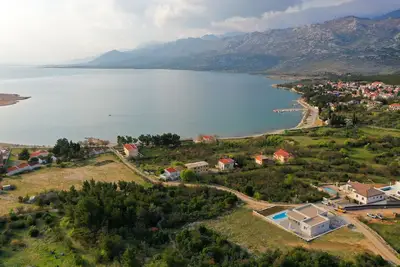 Villa Imortelle avec piscine et vue mer, neuf et confortable