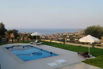 Image de * Nouveau * Villa de luxe de 4 chambres avec vue imprenable sur la montagne et la plage, La Paix! !