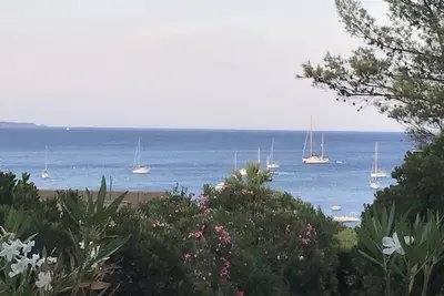 Image de Gaou Bénat house with sea view, swimming pool and 10 beds, 3 minutes from the sea