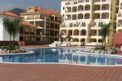 Superbe 2 Chambres. . Superfast WiFi. . Sea & Pool Views. . . . Los Cristianos