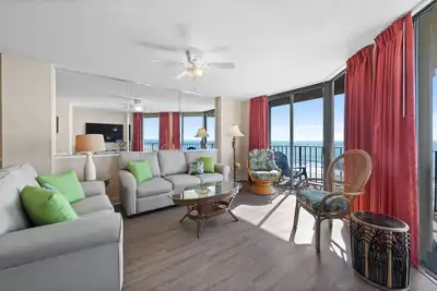 Image de Spacieux condo en bord de mer, à proximité des restaurants et des attractions