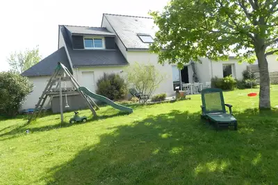 Image de maison, dans quartier pavillonnaire, sur jardin clos de 1000m² exposé Sud,