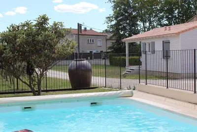 Chalet en Provence avec Piscine, Parking, Wifi, Proche Avignon, Luberon. . .