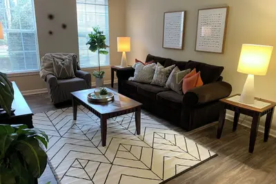 Image de Fabuleux appartement meublé à un lit \/ une salle de bains à Alpharetta