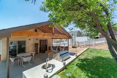 Image de Maison neuve | Vue, Puits De Feu, Bbq & Putting Green