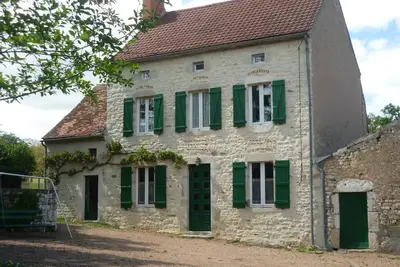 Image de Maison de ferme rénovée en pierre avec jardin, cheminée, Wifi, équipements bébé, animaux acceptés