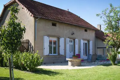 Image de Grand Gîte Familial à la Campagne avec Jardin et Véranda, Près de Vichy et Moulins