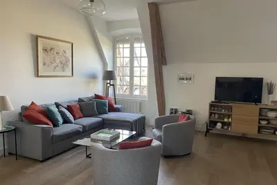 Image de Spacieux gîte près d'un château avec parc, 4 chambres, 2 sdb, Wifi, et animaux acceptés.