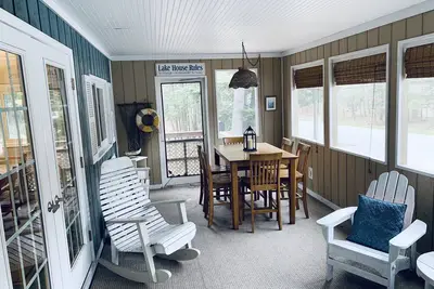 Image de 4 chambres \/ 2 salles de bain Cottage familial Parfait