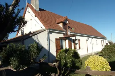 Image de Ravissante Fermette Rénovée avec Jardin Clos, Cheminée et WiFi - Animaux Acceptés