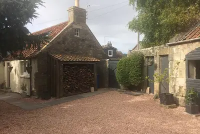 Image de Carters Cottage est un chalet de tisserands construit en pierre de 200 ans entièrement rénové.