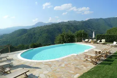 Image de Tuscan cottage with infinity pool, pizza oven, near restaurant on eco-farm