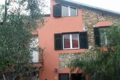 Image de Studio confortable avec grande terrasse donnant sur la campagne à quelques kilomètres de la mer. Résidence typique