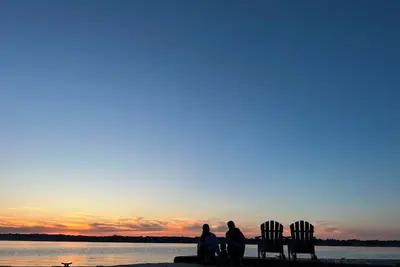 Image de Chalet au bord de la rivière sur la rue Lawrence