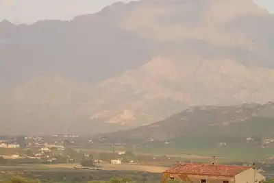 appartement dans maison de caractère, piscine calme de la nature, 5min de Calvi