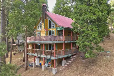 Image de Spacieux chalet moderne et confortable Ă 15 minutes de Dodge Ridge et Ă 1, 5 h de Yosemite.